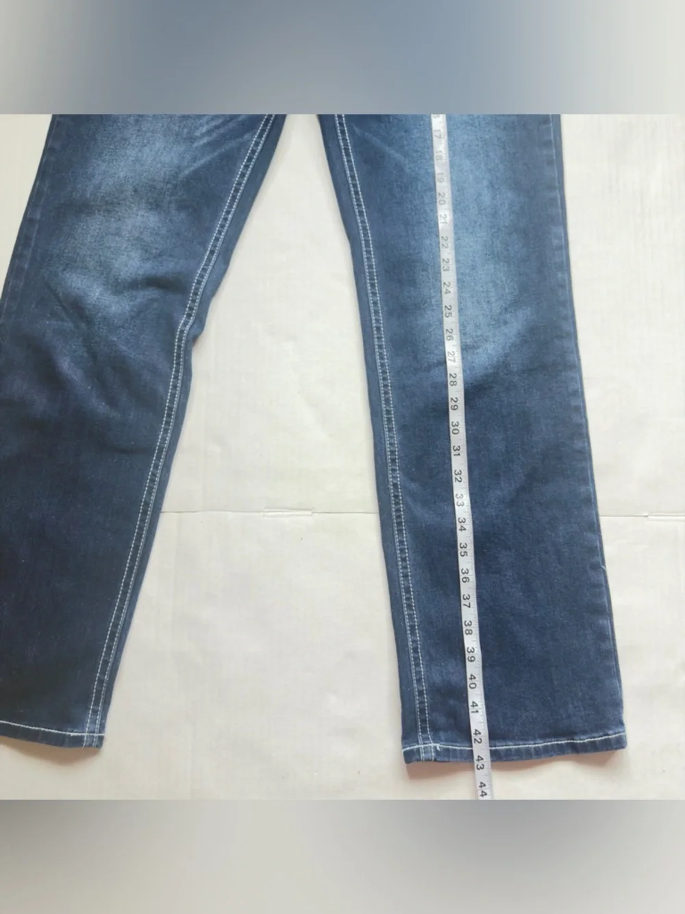 Outcast Outfitters women's Blue Jeans Embroidered Fleur De Lis Cross Pockets